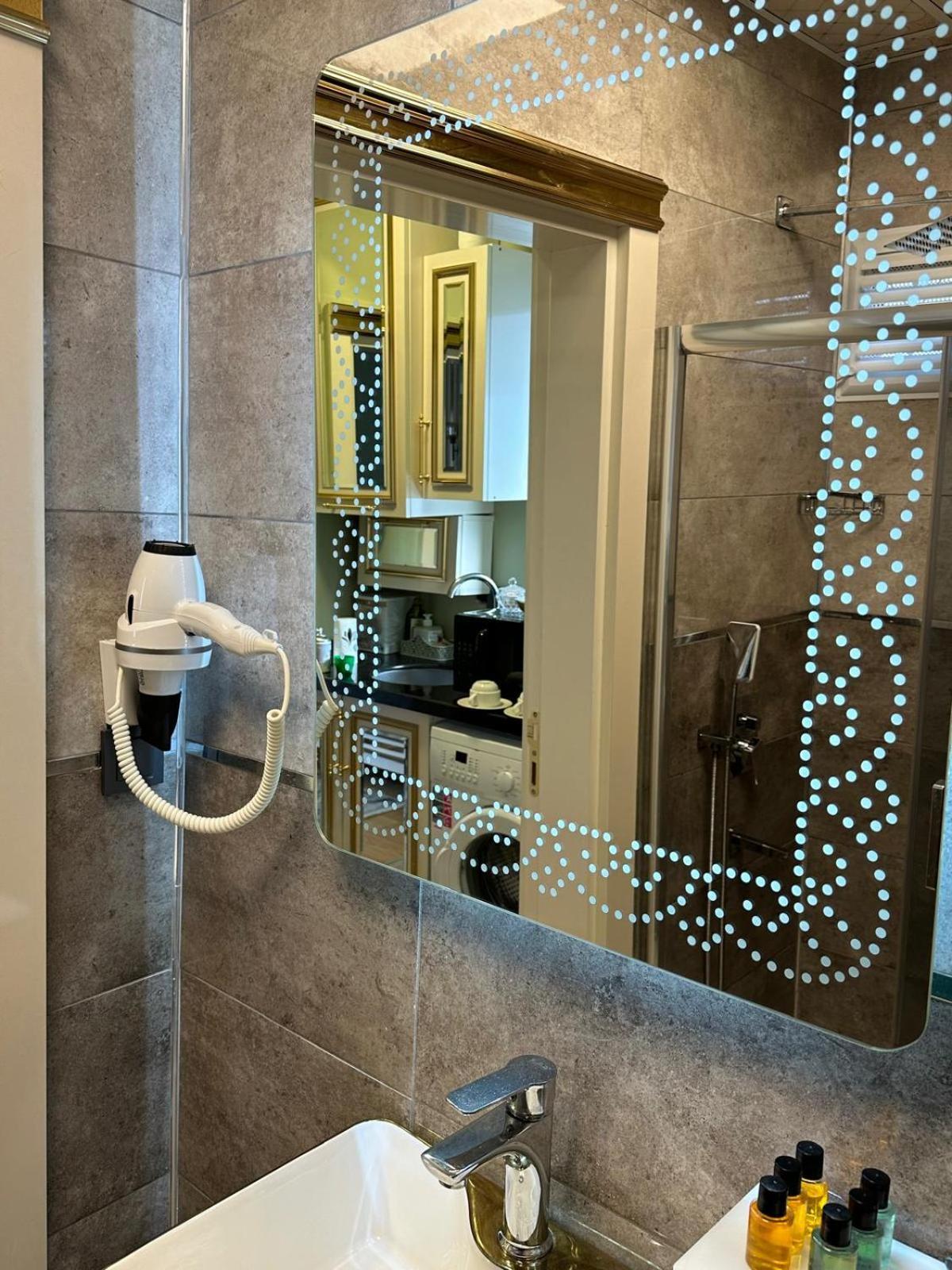 Whitemoon Hotel Suites Taksim Istanbul Ngoại thất bức ảnh